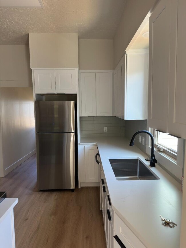 Building Photo - 513 N Cook St