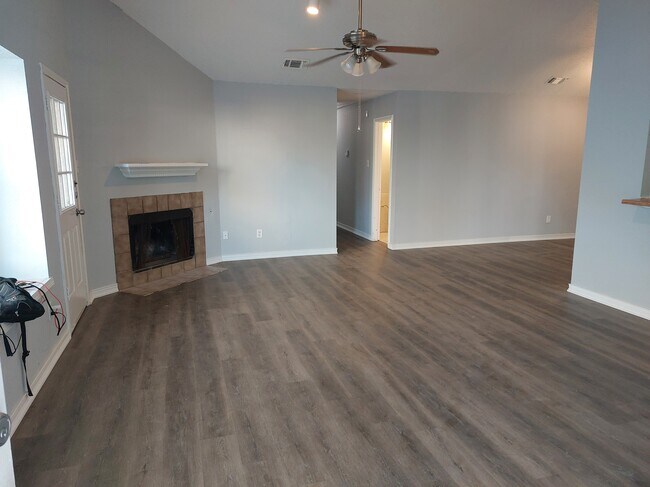 Foto del edificio - 15007 Eagle Run