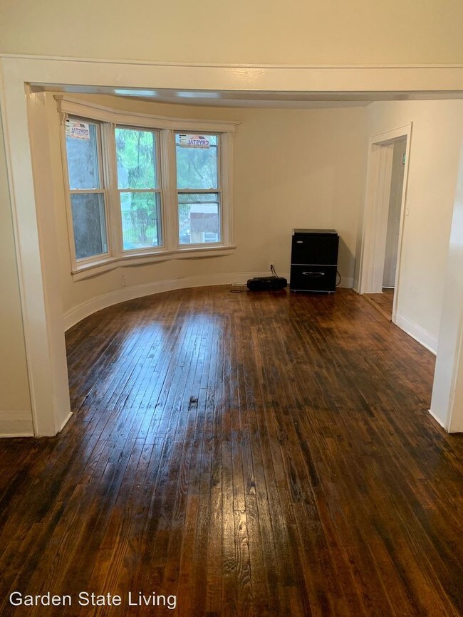 Foto del edificio - 5 br, 2 bath House - 586 Hawthorne Ave