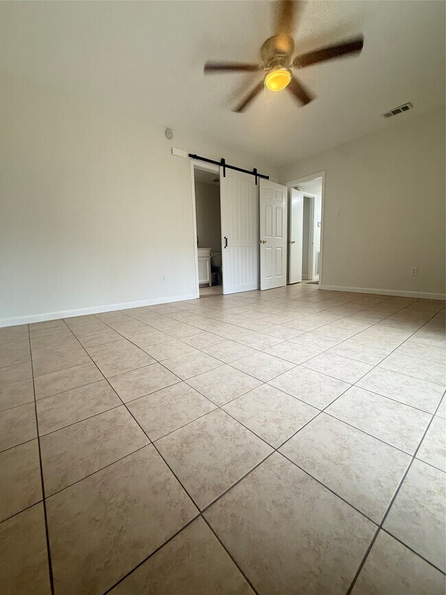 Foto del edificio - 12335 W Village Dr
