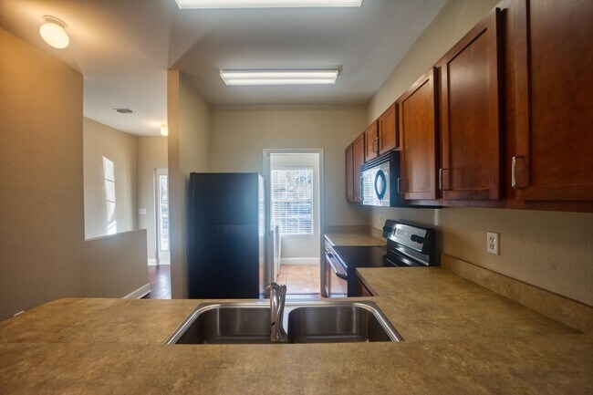 Foto del edificio - Great Location for this 2 bedroom 2 1/2 ba...