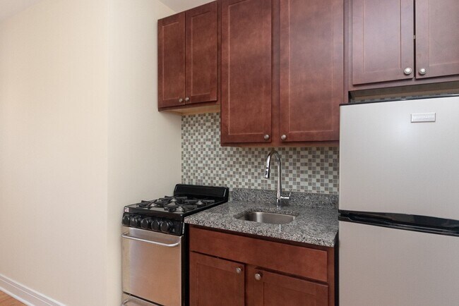 Foto del edificio - 4551 N Damen Ave