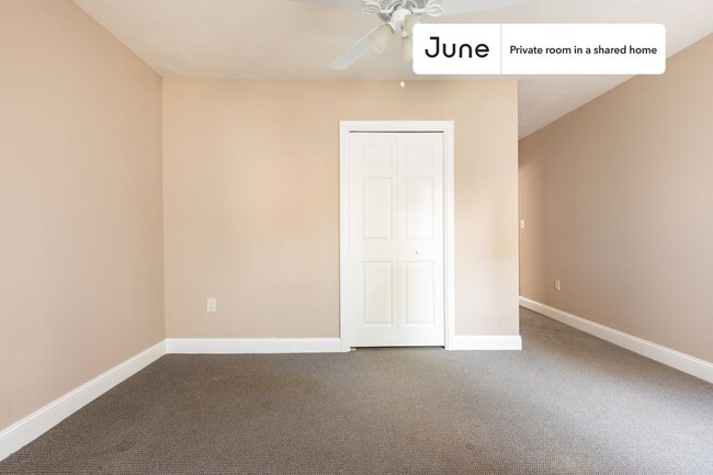 Foto del edificio - Private bedroom in 4 bed/2 bath Home