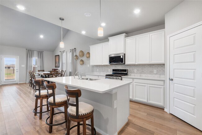 Foto del edificio - 1203 Cascade Hls Dr