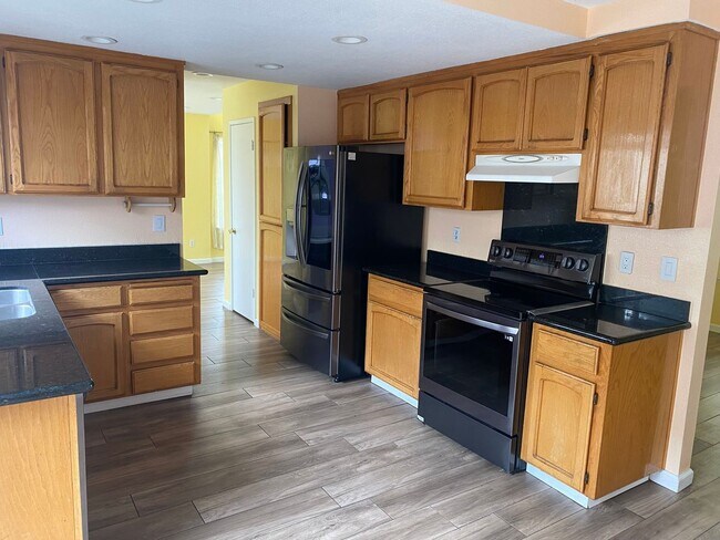 Building Photo - Beautiful Ardenwood home.