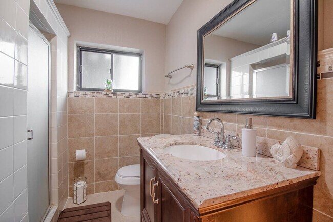 Foto del edificio - 1330 Catalpa Ln