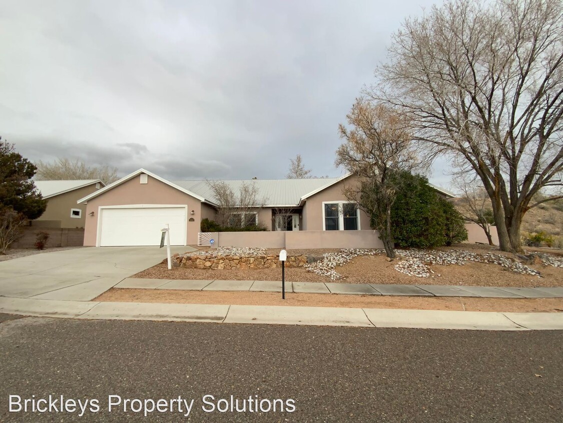 Primary Photo - 3 br, 2.5 bath House - 516 Sparrow Hawk CT SE