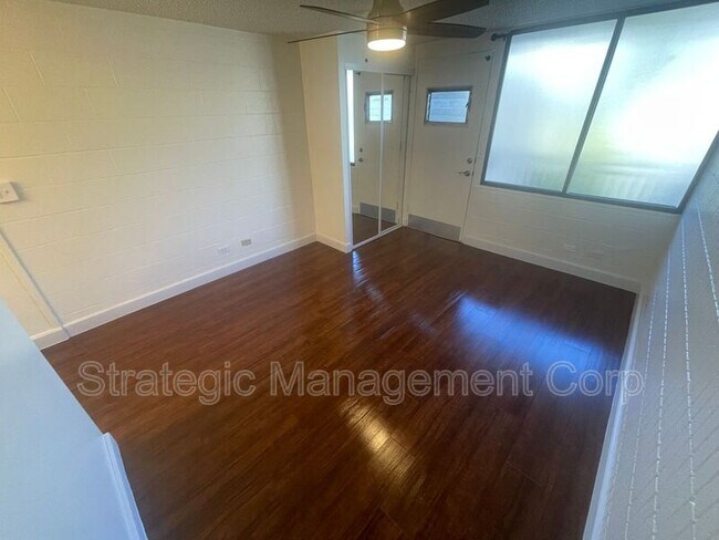 Foto del edificio - 1301 Lusitana St