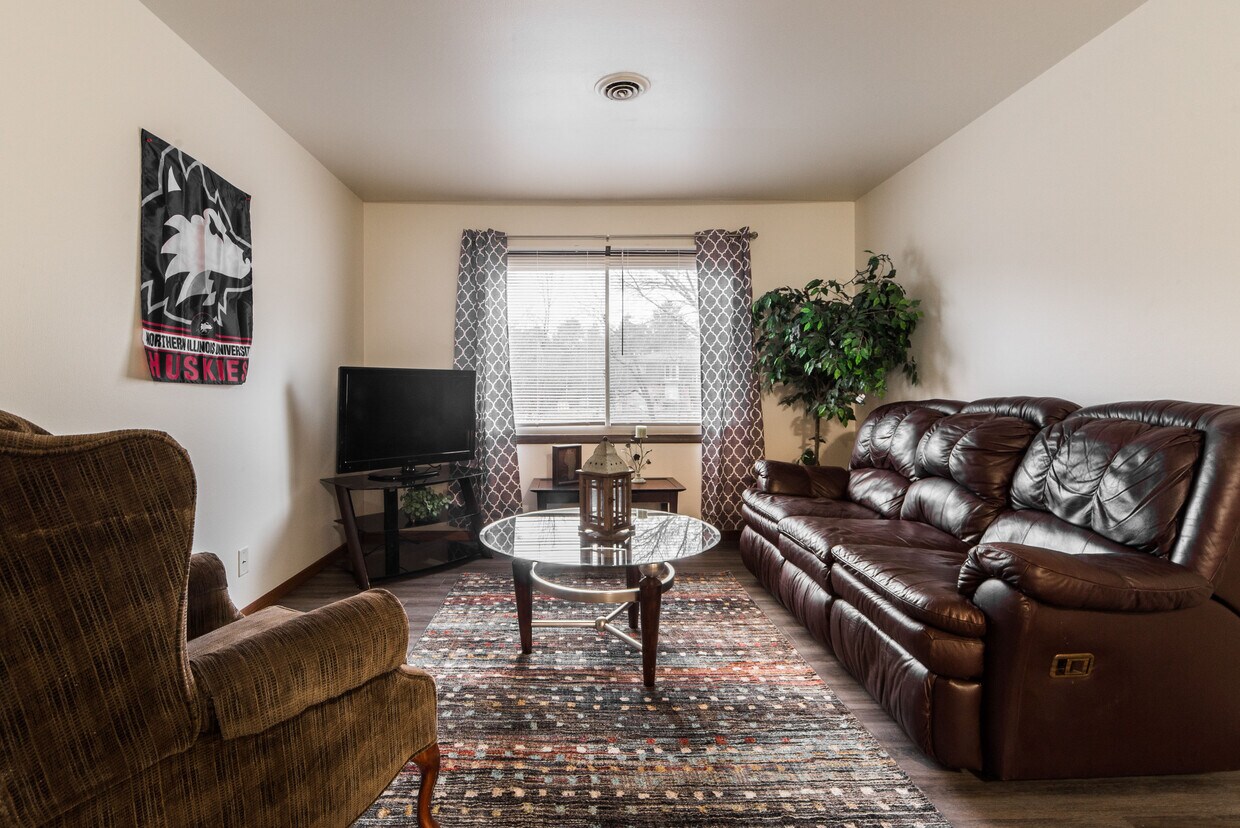 Lucinda Oaks Apartments Apartments 615617 Lucinda Ave Dekalb, IL