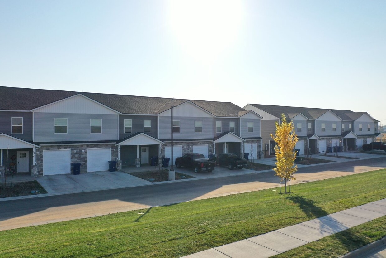 Primary Photo - Darling 3 Bed 2.5 Bath Townhome located in...