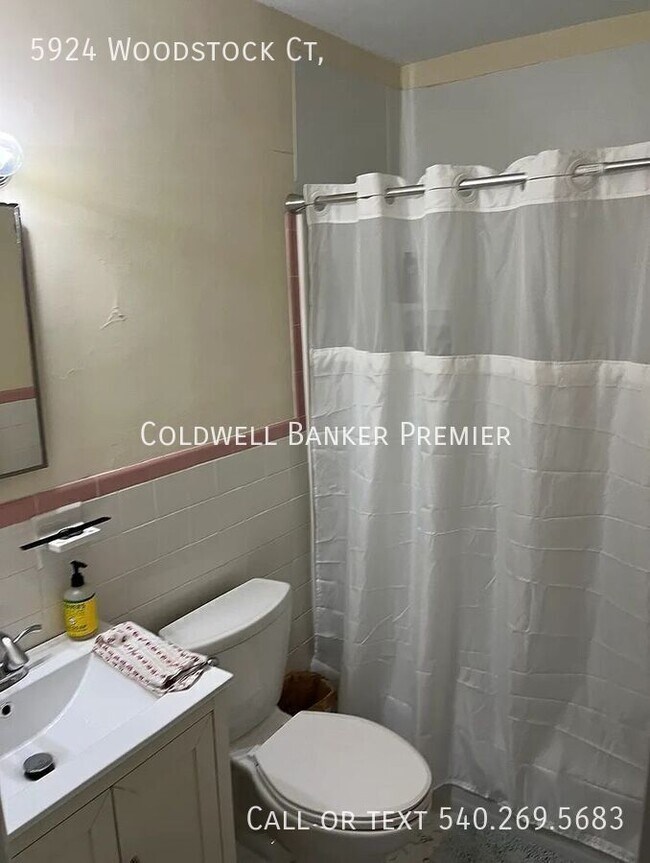 Foto del edificio - 5924 Woodstock Ct