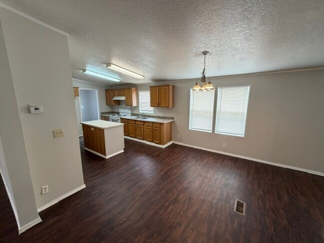Foto del edificio - ***4 BEDROOM/2 BATHROOM IN DEWEY***