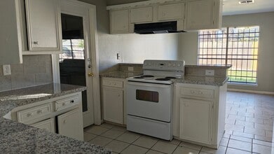 Building Photo - 6666 Laughlin Dr