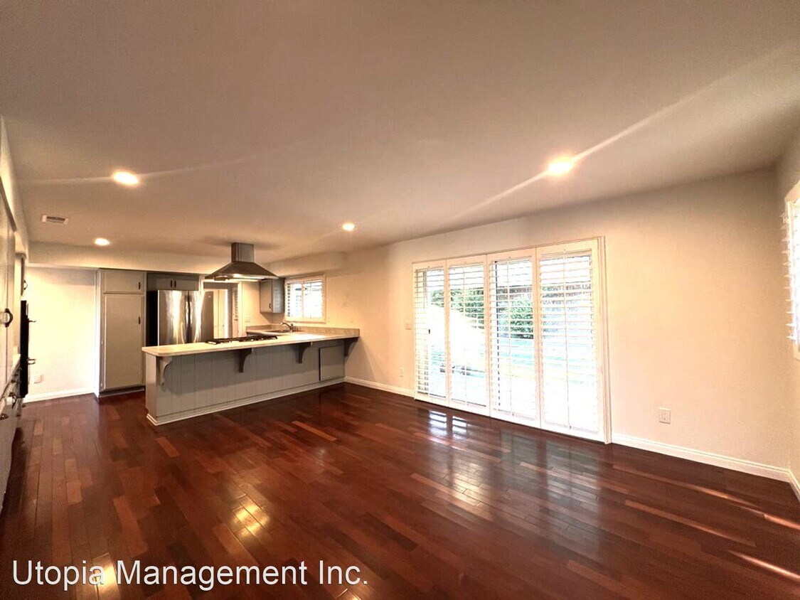 Foto principal - 5 br, 3 bath House - 9402 Broadmoor Place