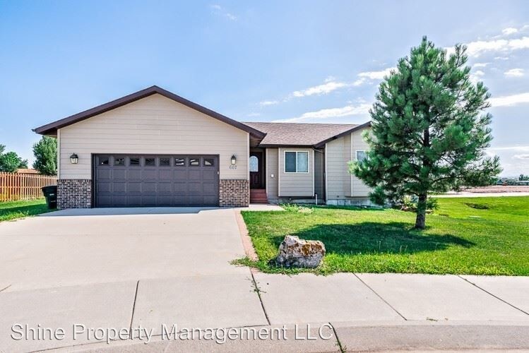 Primary Photo - 5 br, 3 bath House - 607 Vector Ct