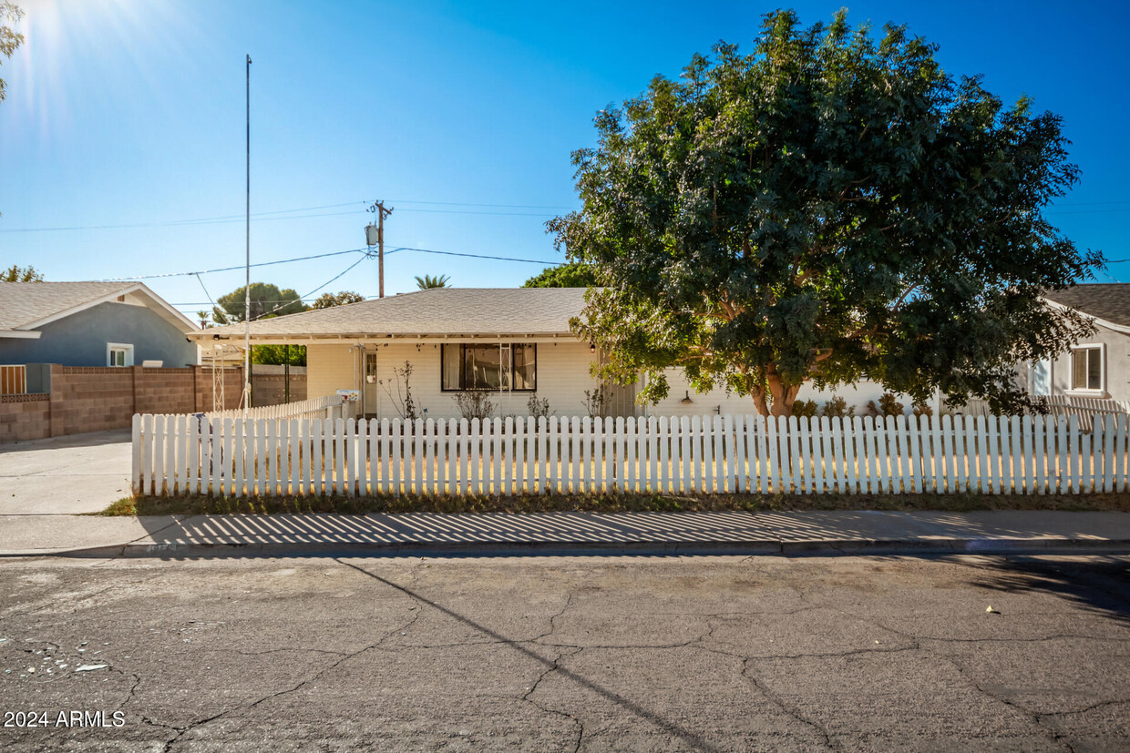 Foto principal - 1833 E Nielson Ave