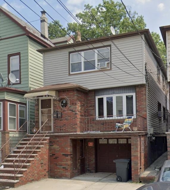 Primary Photo - 62 Columbia Ave