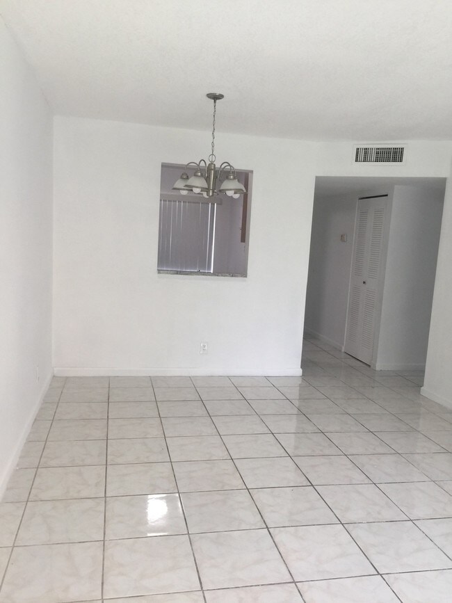 Foto del edificio - Lakeshore at University Park