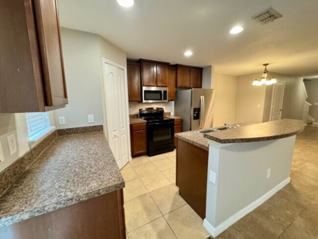 Foto del edificio - Gorgeous 3 Bedroom, 2.5 Bath Townhouse in ...