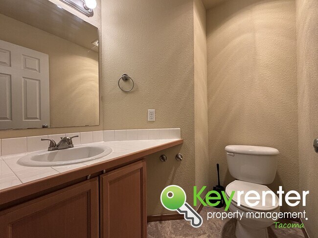 Foto del edificio - Modern Comfort Meets Great Location in Thi...