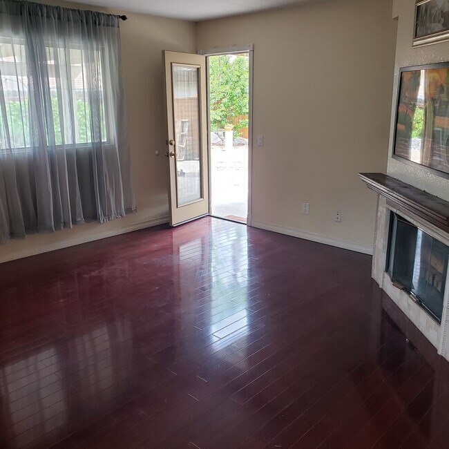 Foto del edificio - Beautiful home for rent in Jurupa Valley