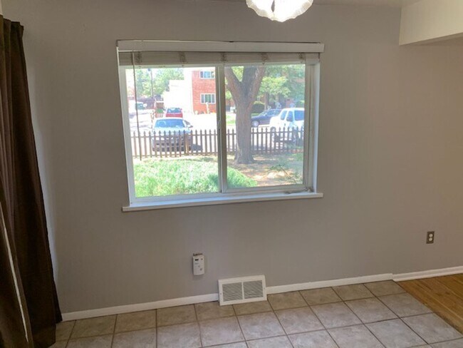 Building Photo - Private 2-Story End Unit