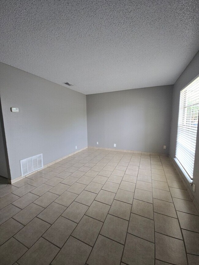 Building Photo - 6815 Basilwood Dr