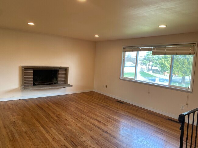 Living room - 16611 116th Pl SE