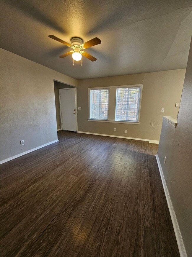 Building Photo - (3) Bed/(1) Bath in Core Norman Avail NOW! Pet Negotiable!