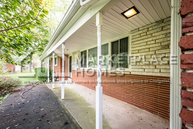 Building Photo - 2820 Oriole Dr