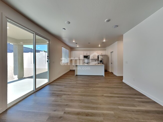 Foto del edificio - 12611 W Flynn Ln