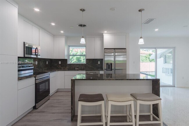 Foto del edificio - 904 NE 96th St