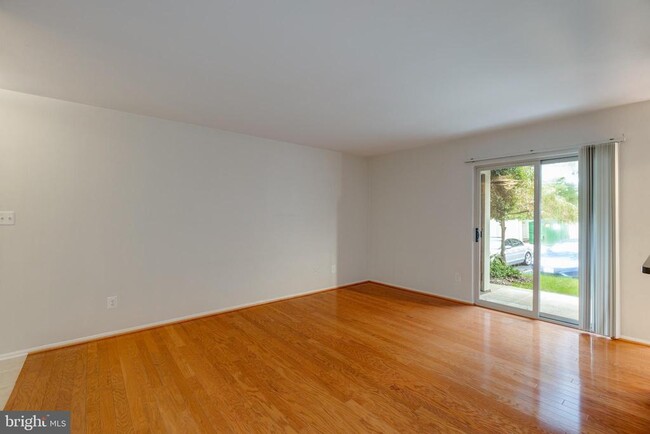 Building Photo - 1727 Ascot Way