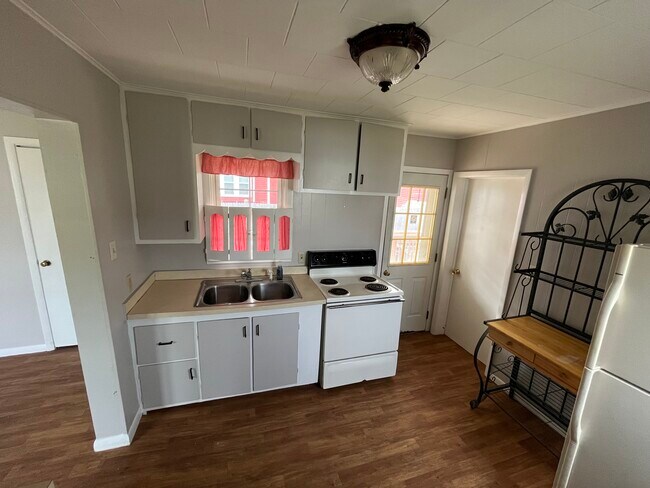 Kitchen - 370 Ellis St