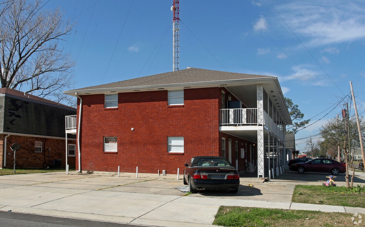 312 E Celestine St, Chalmette, LA 70043 Apartments in Chalmette, LA