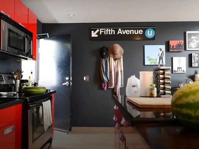 Foto del edificio - "Chic Urban Retreat: Spacious 1-Bedroom Apartment in the Heart of San Diego – 750 Sq Ft of Comfort!"