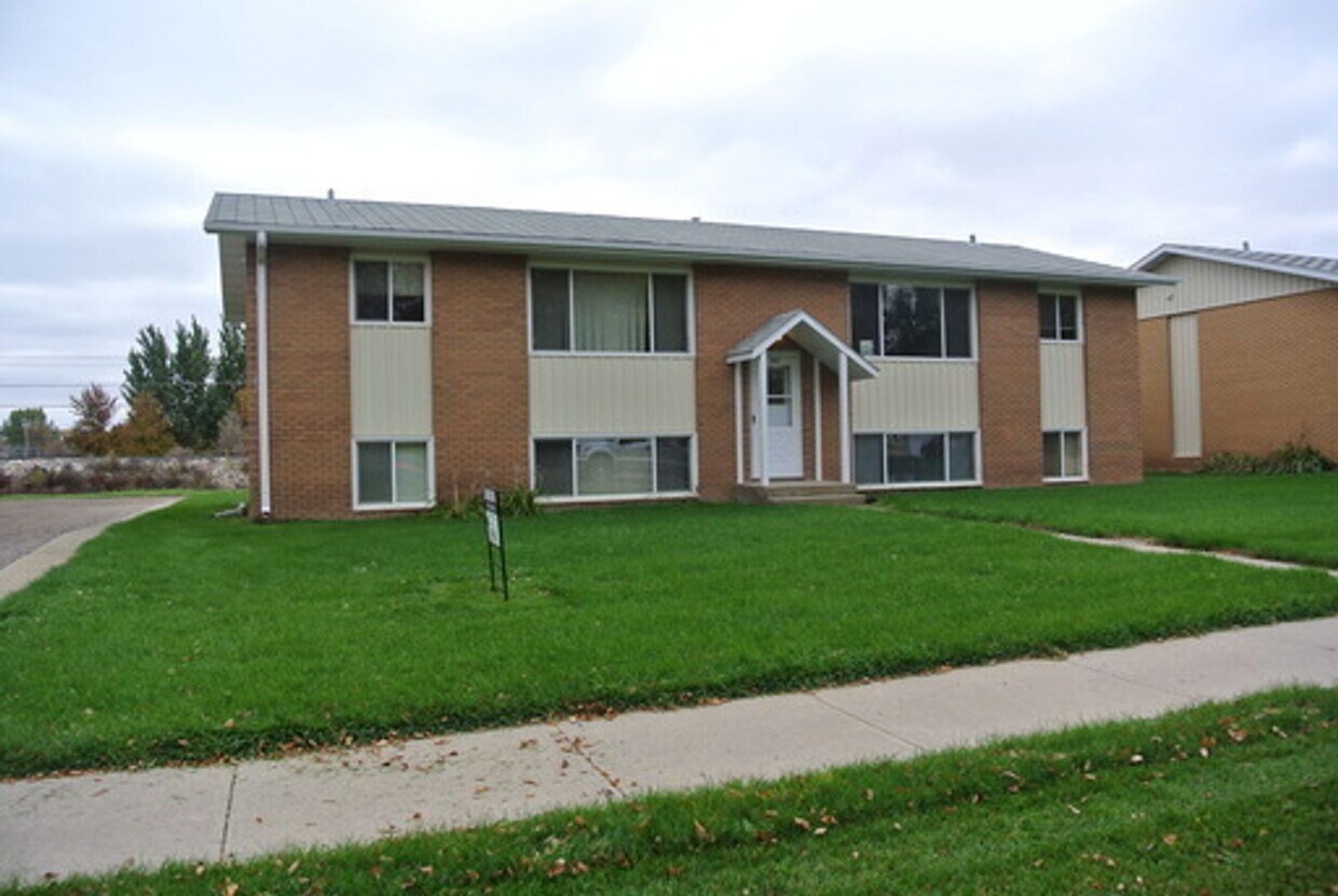 2001 2nd Ave SW Unit 7, Minot, ND 58701 Room for Rent in Minot, ND