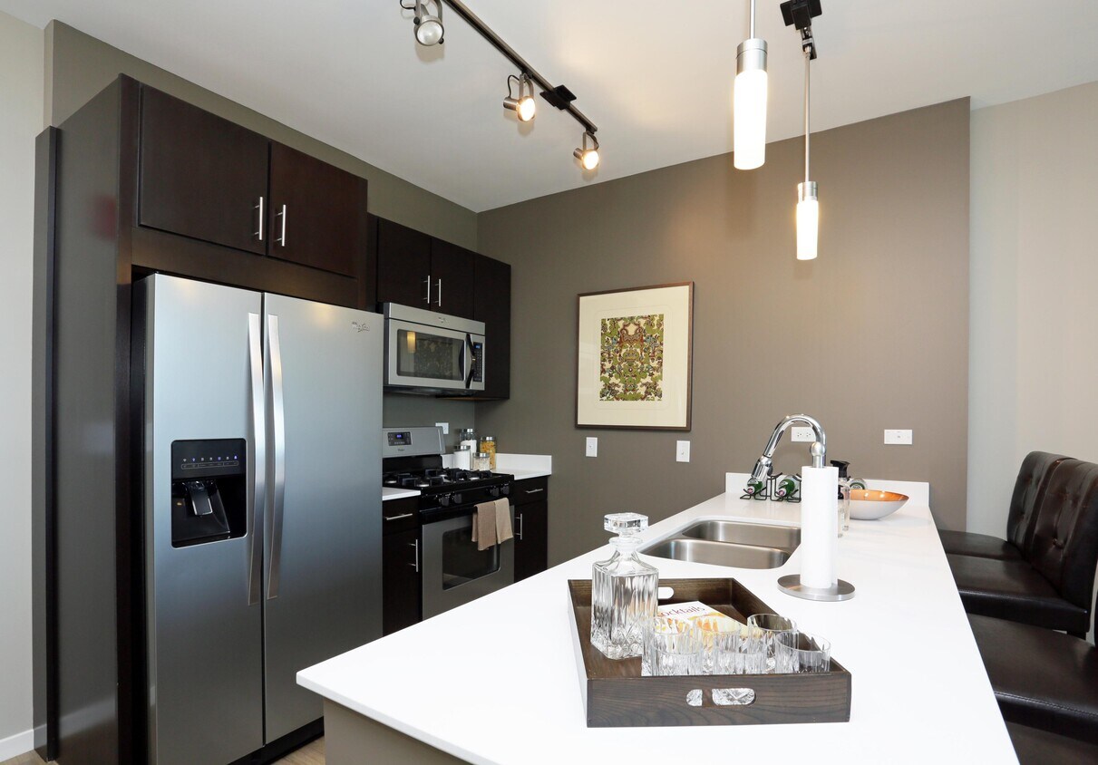 Foto principal - 3640 N Halsted St