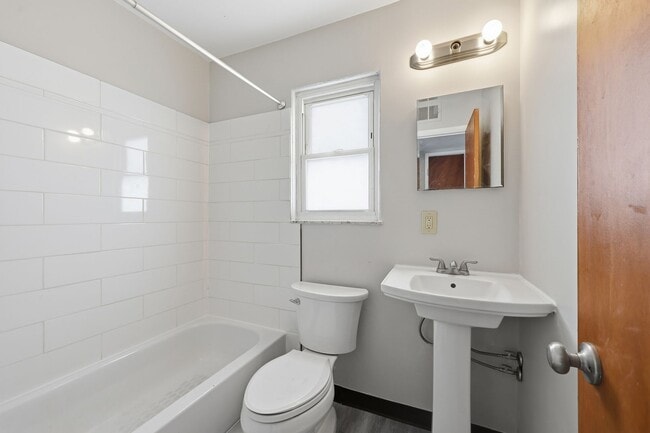 Interior Photo - 695 Riverview