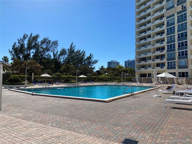 Building Photo - 3180 S Ocean Dr