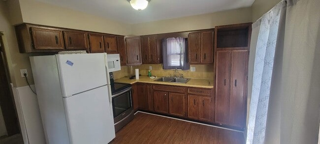 Building Photo - 3 bedroom 1 bath ranch
