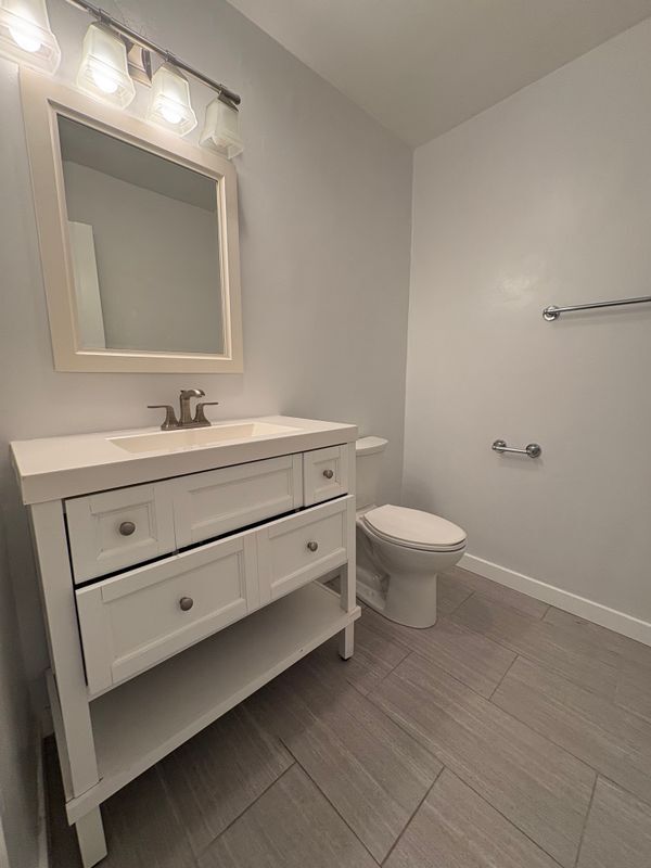 Foto del edificio - 24311 Santa Clara Ave