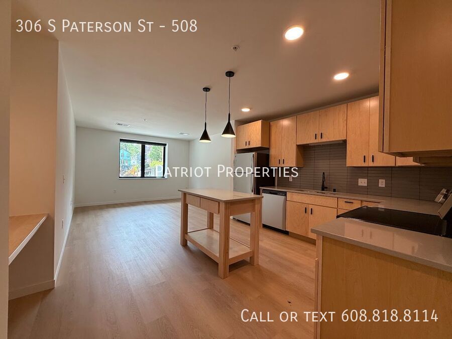 Primary Photo - 306 S Paterson St