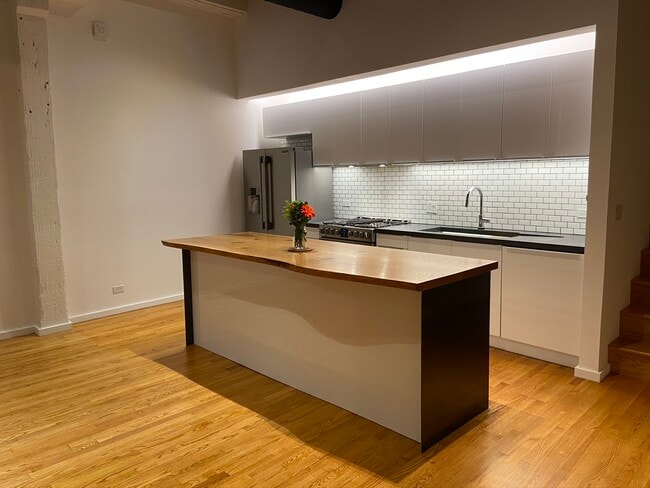 Building Photo - 525 N Halsted St