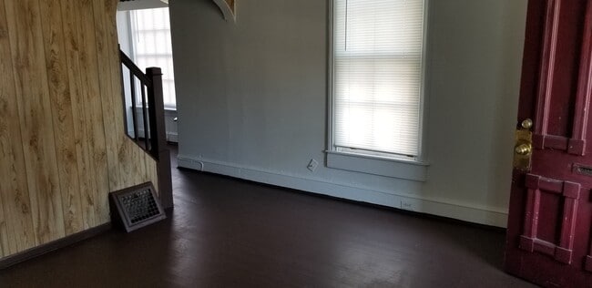 Building Photo - 316 N Maple Ave