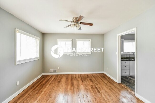 Foto del edificio - 3 Bedroom Pet-Friendly Home in Birmingham,...