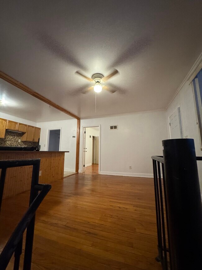 Living/Dining - 1071 Van Velsen St