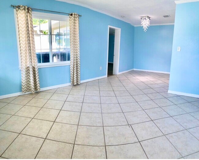 Foto del edificio - 305 S Lakewood Dr