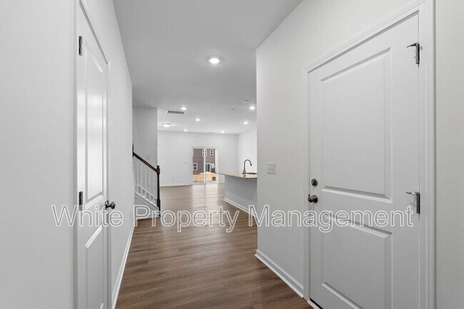 Building Photo - 745 Lock Haven Dr NW