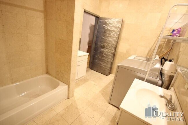 Foto del edificio - 4 bedroom in NEW YORK NY 10012